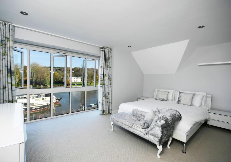 The Oars - Riverfront Property ヘンリー・オン・テムズ エクステリア 写真