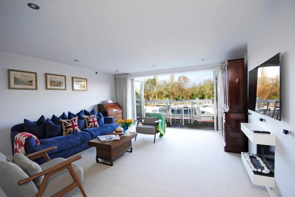 The Oars - Riverfront Property ヘンリー・オン・テムズ エクステリア 写真