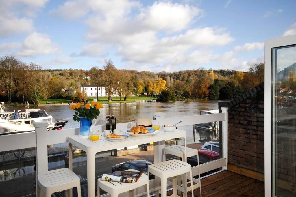 The Oars - Riverfront Property ヘンリー・オン・テムズ エクステリア 写真