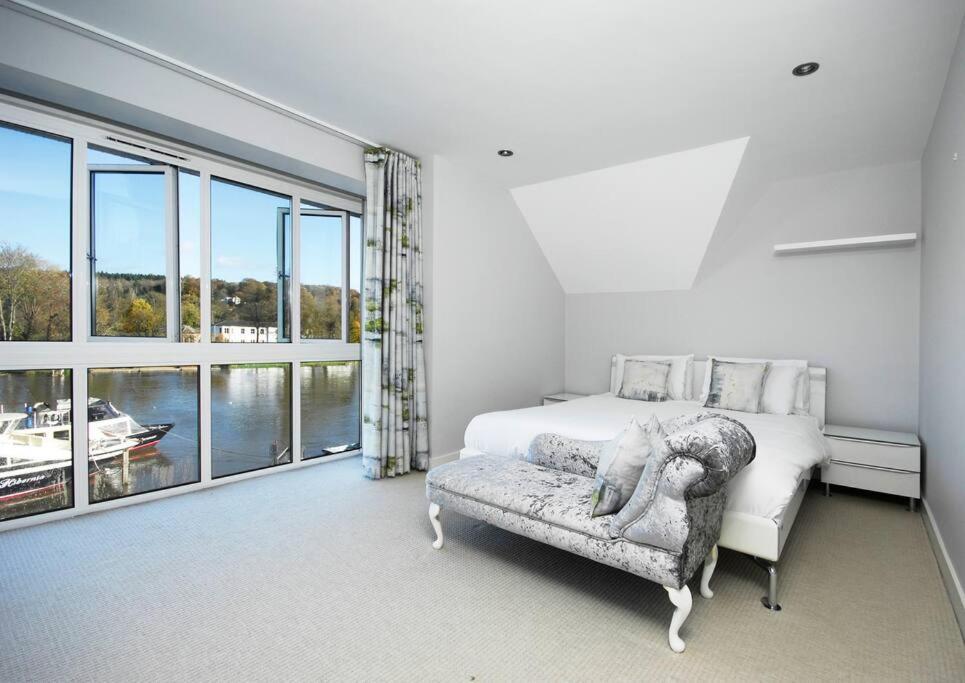 The Oars - Riverfront Property ヘンリー・オン・テムズ エクステリア 写真